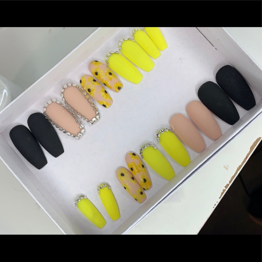 Sunflower press on nails